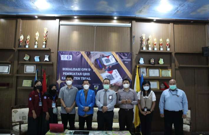 Sosialisasi GPN dan Pembuatan QRIS bagi masyarakat Kabupaten Tegal oleh GenBI UPS Tegal