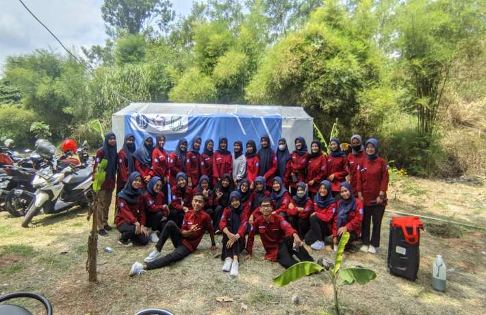 Tarik Minat Bercocok Tanam Divisi Kesling GenBI UIN Gusdur  Bangun Rumah Hidroponik 