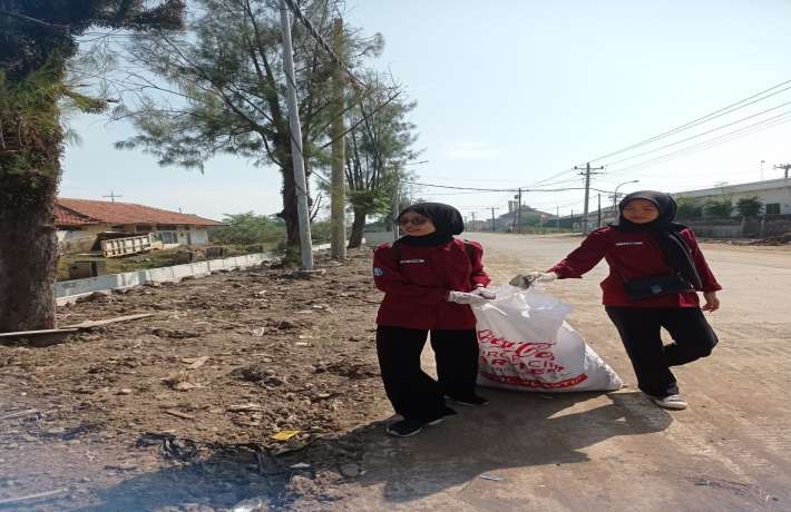 Peringati Hari Word Cleanup Day Genbi UIN Gusdur Lakukan Aksi Bersih Bersih Pantai
