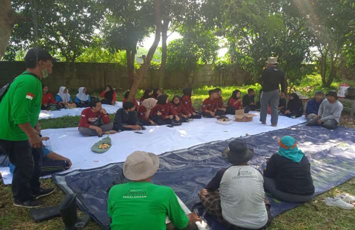 Peduli Lingkungan GenBI UIN Gusdur Gelar Aksi  Edukasi dan Bersih-Bersih Taman Hutan Kota Pekalongan