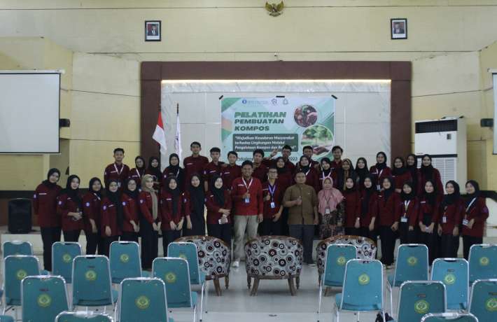 GenCare Pelatihan Pembuatan Kompos Dari Limbah Daun Kering UIN K.H. Abdurrahman Wahid Pekalongan